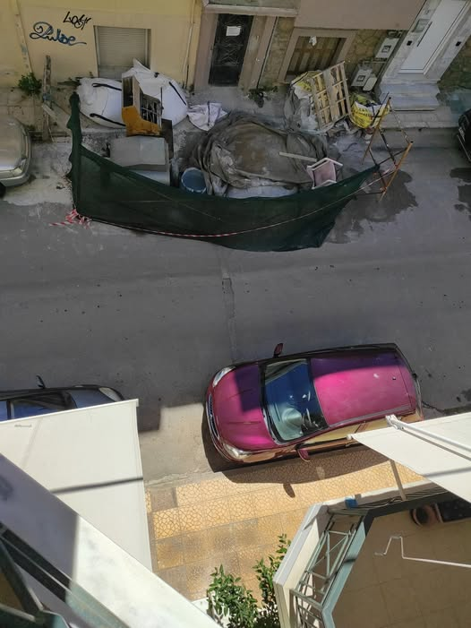 Ένας μήνας εργοτάξιο στη γειτονιά – Δρόμος και πεζοδρόμιο όμηροι της αδιαφορίας