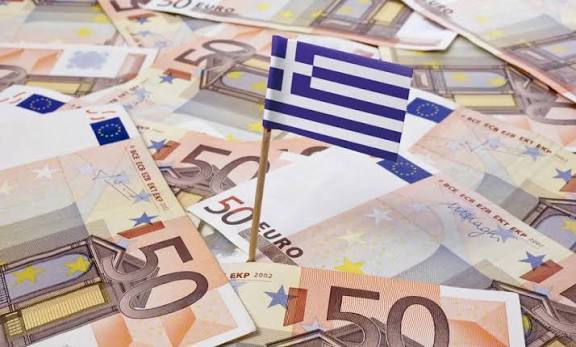 Δύο Ελλάδες στο ίδιο ταμείο: δισεκατομμύρια στις τράπεζες, ψίχουλα στην κοινωνία