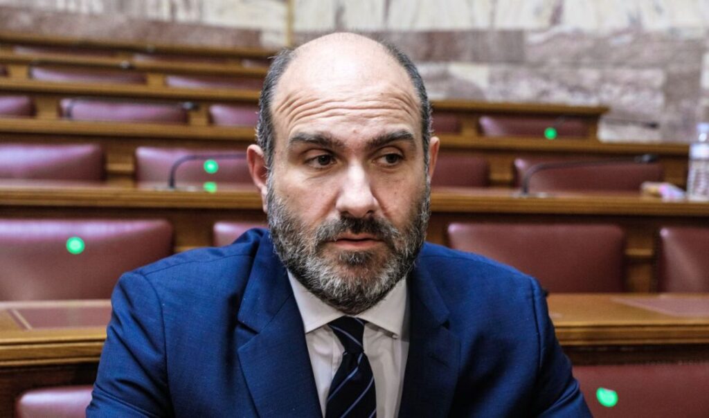 Πτυχίο ή πολιτική ομίχλη; Όταν το βιογραφικό βγάζει περισσότερα ερωτήματα απ’ όσα απαντά