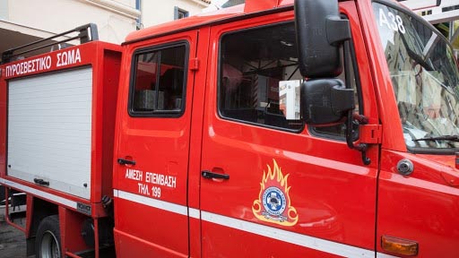Εύβοια: Οι πυροσβέστες του Αλιβερίου στο προκάτ της ντροπής