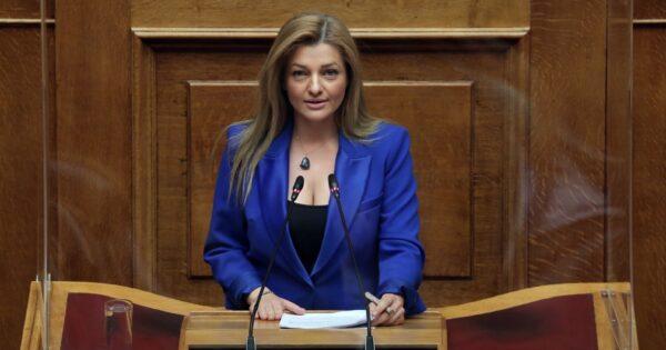 Εκτός πραγματικότητας: Όταν η πολιτική λέει στους πολίτες ότι «περνούν καλύτερα»