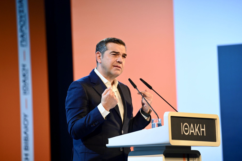 Τσίπρας σε εργοστασιακές ρυθμίσεις: Μανιφέστο χωρίς ρεύμα, χωρίς ρίσκο, χωρίς εποχή