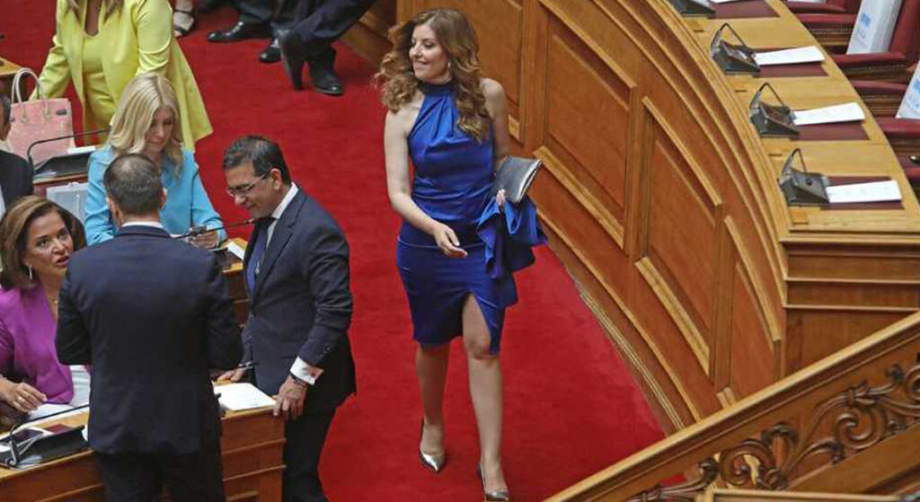 Καραμπατσώλη: Οι εξαγγελίες πετούν με υδροπλάνο – η Εύβοια σέρνεται ακόμη στους δρόμους του ’50