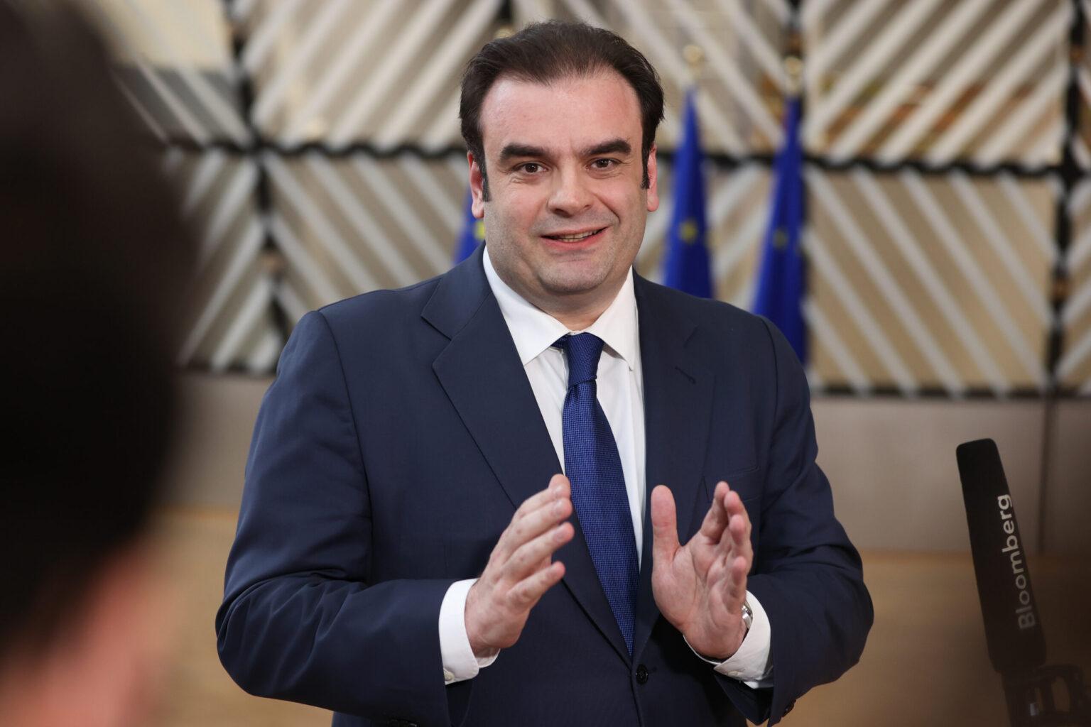 Πρόωρη αποπληρωμή ή ακριβό επικοινωνιακό σόου;
