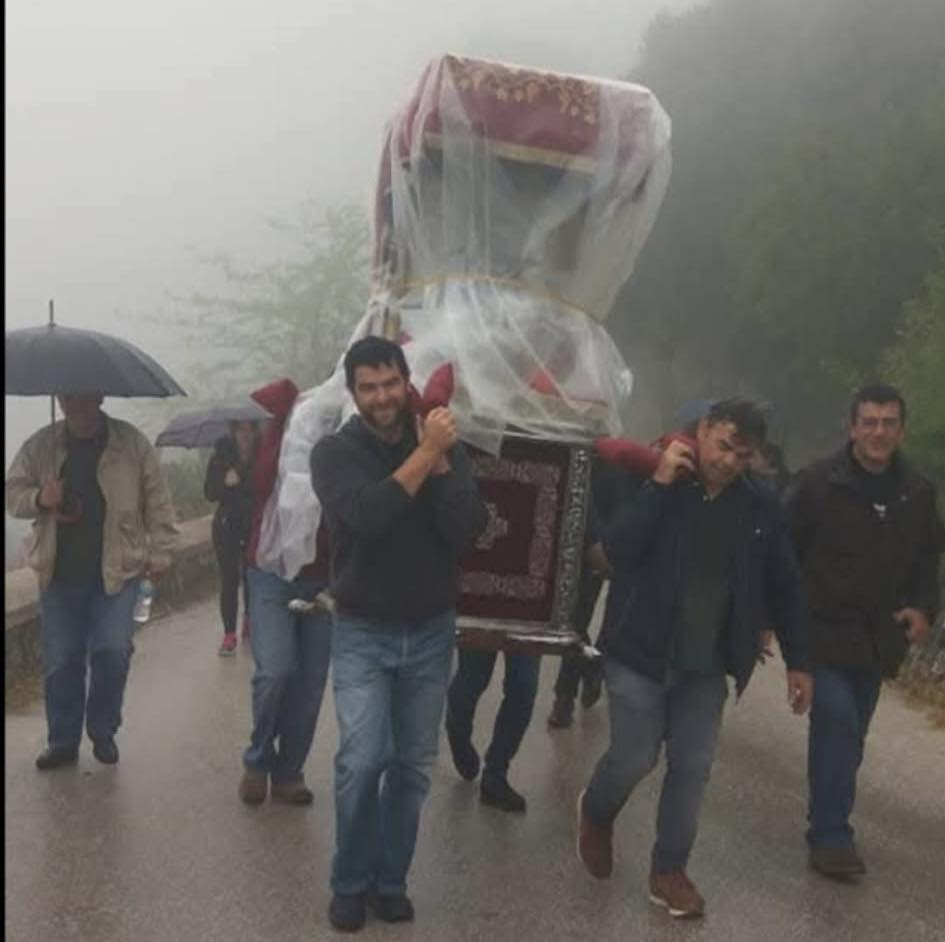 Κεφαλονιά: 14 χιλιόμετρα πίστης μέσα στην καταιγίδα για την Παναγία των Σισσίων