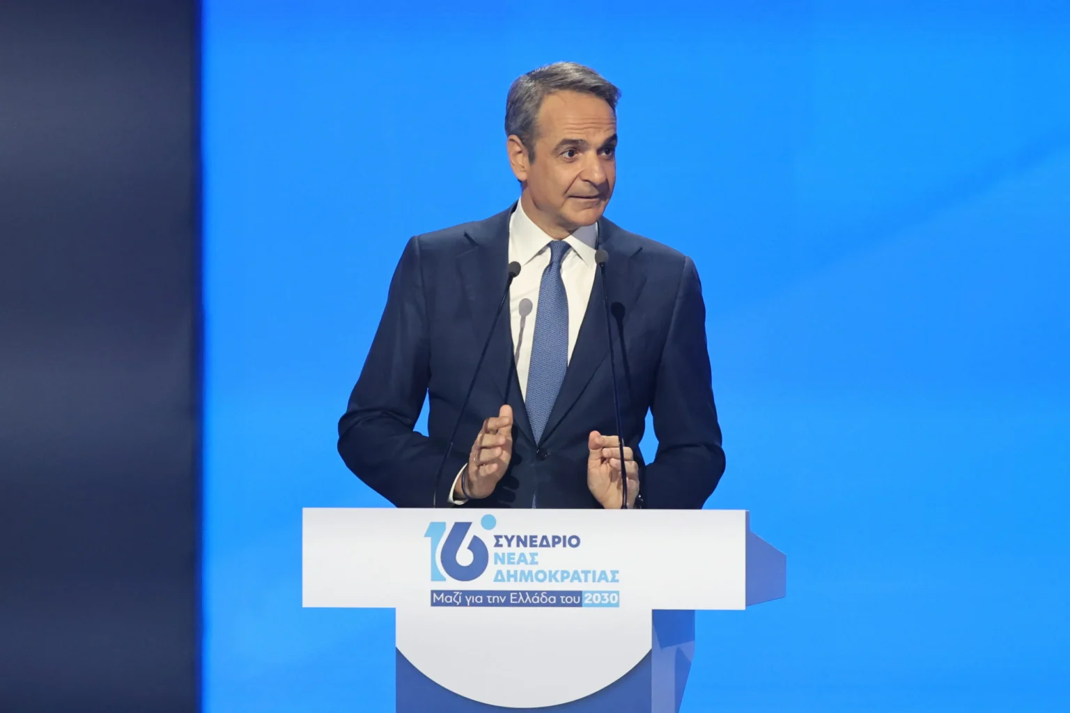 Μητσοτάκης: Ζητά τρίτη τετραετία, ενώ η κοινωνία μετρά την πρώτη της ανάσα
