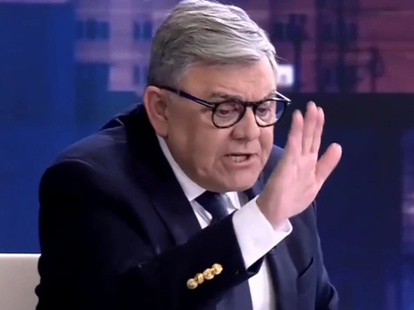 Πέτρος Παππάς – Τάκης Χατζής: Άναψε η συζήτηση για τις μετακινήσεις βουλευτών και τις έδρες