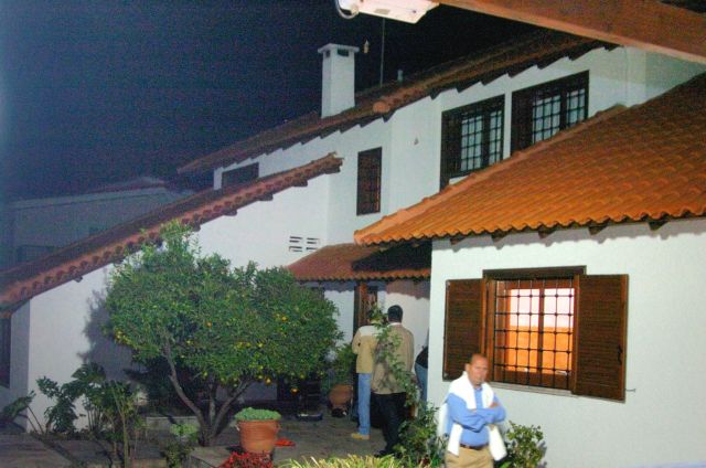Διπλό έγκλημα στον Λόγγο: Μάνα και γιος νεκροί — το σπίτι έγινε τόπος φρίκης και τα ερωτήματα καίνε