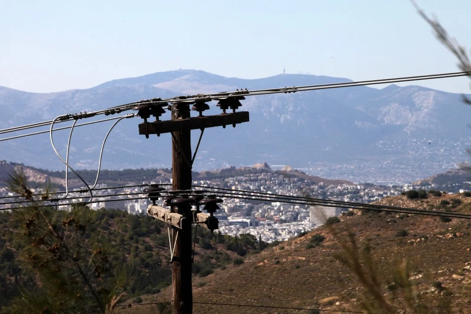 Μενίδι: Καλώδια 1,8 χιλιομέτρων για ρευματοκλοπές – Όταν η παρανομία γίνεται… υποδομή