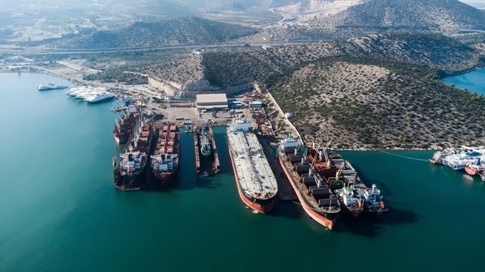 Νέα δεξαμενή Panamax στα Ναυπηγεία Χαλκίδας: Ποιος έδωσε την άδεια και πού είναι δημοσιευμένη η περιβαλλοντική έγκριση;