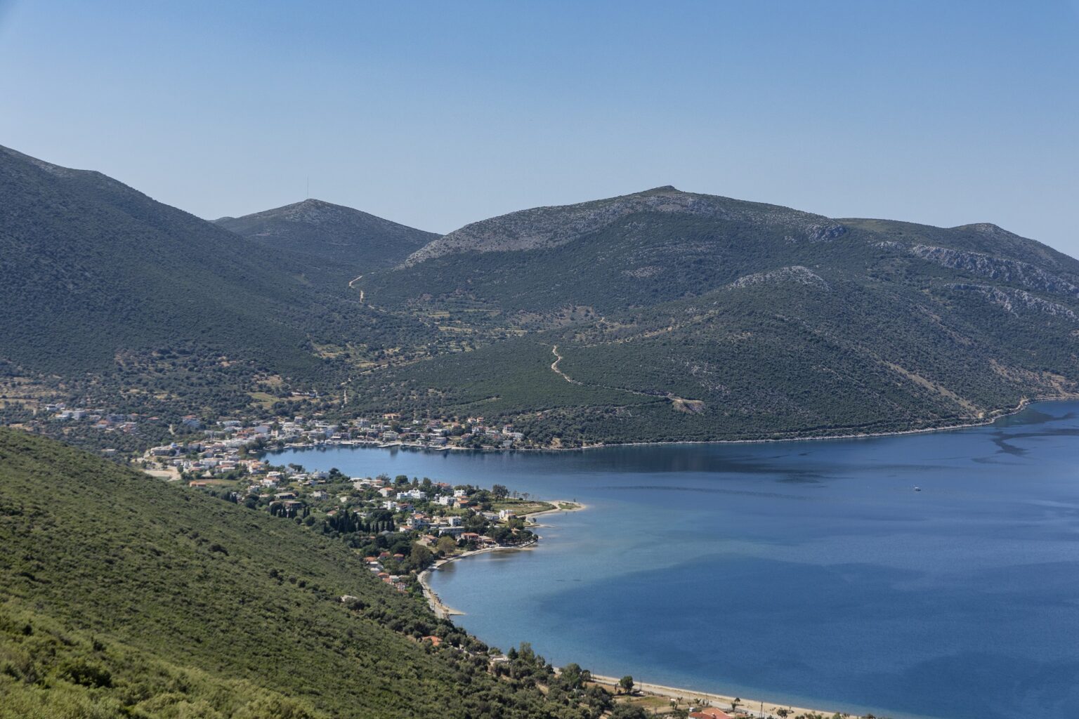 ΝΟΤΙΑ ΕΥΒΟΙΑ: ΟΙ ΧΑΜΕΝΕΣ ΕΥΚΑΙΡΙΕΣ ΕΝΟΣ ΞΕΧΑΣΜΕΝΟΥ ΤΟΠΟΥ