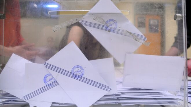 Δημοσκόπηση: Πώς αξιολογούν οι πολίτες τις πρώτες εμφανίσεις Τσίπρα και Καρυστιανού