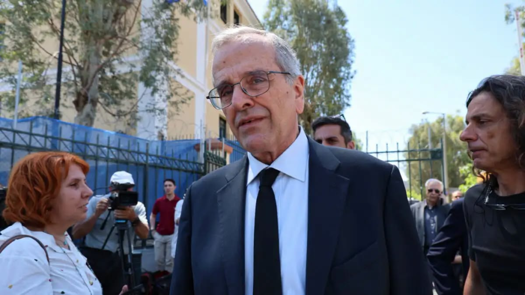 Λένε ότι ο Καραμανλής είναι «δικός» τους ενώ με τον Σαμαρά τους χωρίζει χάος