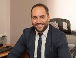 Μίλτος Χατζηγιαννάκης ή Ιωάννης Αλεξίου; Ο Α ή ο Β; Αυτό είναι το ερώτημα