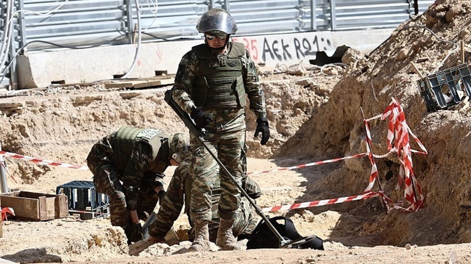 Το Ελληνικό έκρυβε έναν υπόγειο εφιάλτη: 300 βόμβες και εκατοντάδες τόνοι πετρελαιοειδών