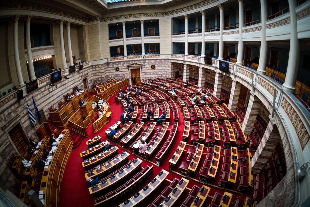 Εκλογικό σενάριο με εννέα κόμματα στη Βουλή – Η κατανομή των 300 εδρών