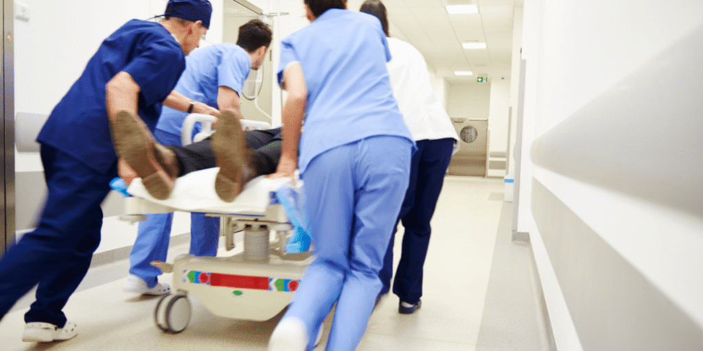 Η φροντίδα δεν έχει ρεπό: Η εξάντληση πίσω από τις στολές του νοσοκομείου