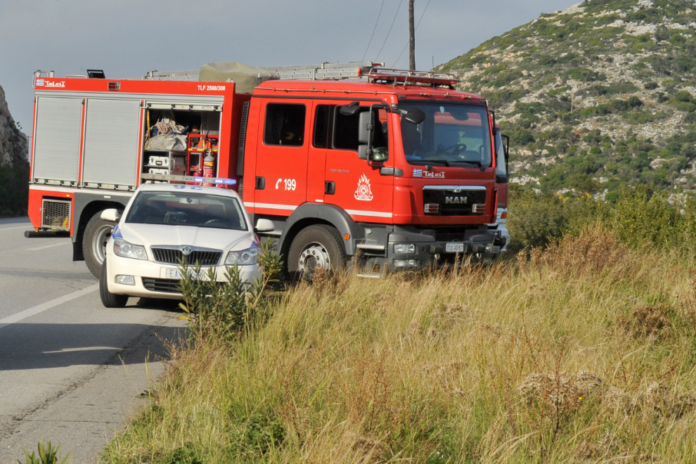 Ερέτρια: Φωτιά από κροτίδα δίπλα στον κεντρικό κόμβο – Συνελήφθησαν πέντε άτομα