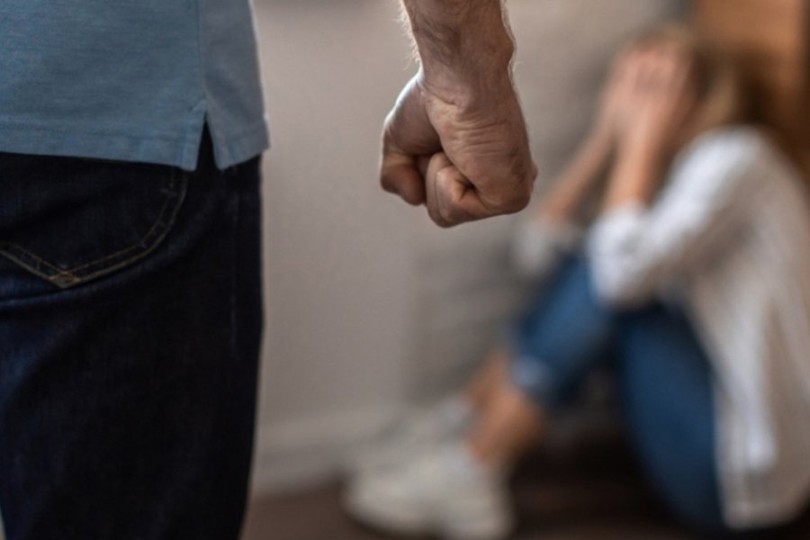 Ηράκλειο: Ταξίδεψε από τη Γερμανία, εντόπισε ψηφιακά την πρώην σύντροφό του και την ξυλοκόπησε άγρια