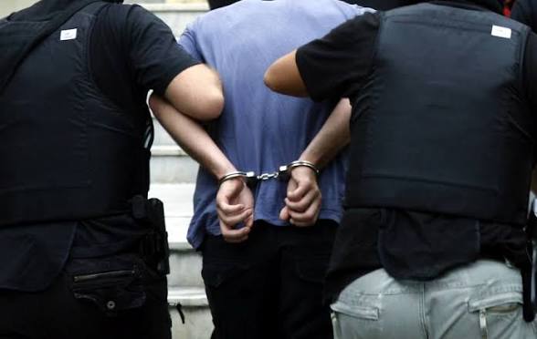 ΣΟΚ στο Μαντούδι: Έκλεισαν τον δρόμο σε οικογένεια και χτύπησαν τον πατέρα μπροστά στα παιδιά του