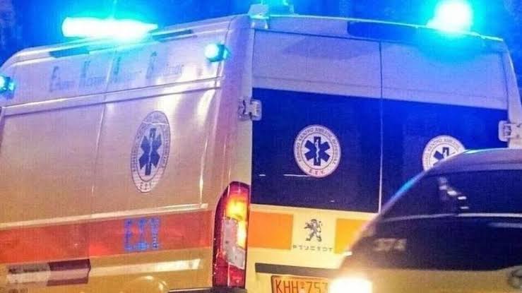 Σοβαρό τροχαίο στα Ψαχνά: Εγκλωβίστηκε οδηγός μετά από σφοδρή σύγκρουση