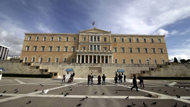 Νερό με κυβερνητική ετικέτα: Πρώτα συγκεντρώνουν τους παρόχους, μετά θα μας στείλουν τον λογαριασμό