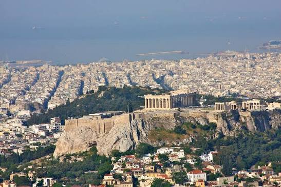 Αθήνα: Η πρωτεύουσα που έμαθε να ζει με τη δυσοσμία