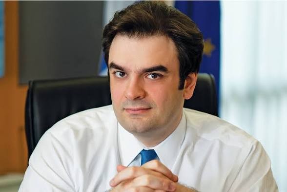 «Και να υπήρχαν, δεν θα τα δίναμε»: Η αλαζονεία έγινε κυβερνητικό δόγμα