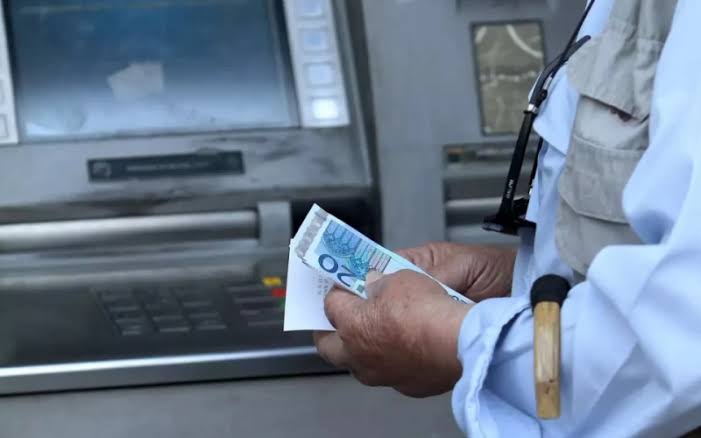 40 χρόνια εισφορές για σύνταξη κάτω από τον κατώτατο: Η παγίδα για 650.000 επαγγελματίες