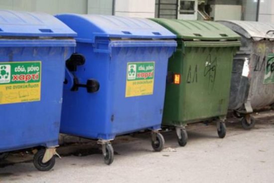 Χαλκίδα: Οι κάδοι στάζουν, οι δρόμοι κολλάνε και η Δημόσια Υγεία περιμένει… το καθαριστικό μηχάνημα