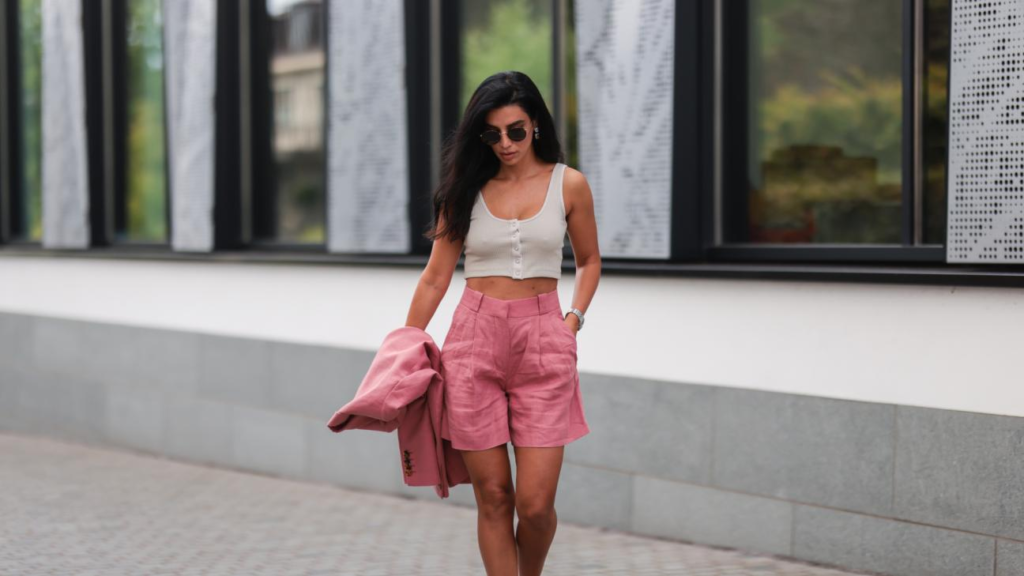 Το dress code του καύσωνα: Τι φοράμε όταν η θερμοκρασία χτυπά κόκκινο