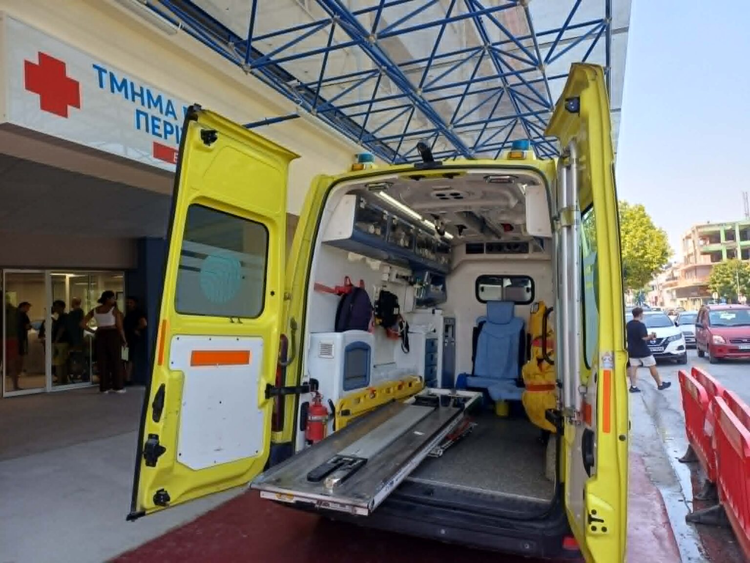 Λάρισα: Ανακαίνισαν τα ΤΕΠ, αλλά «ξέχασαν» τα ασθενοφόρα