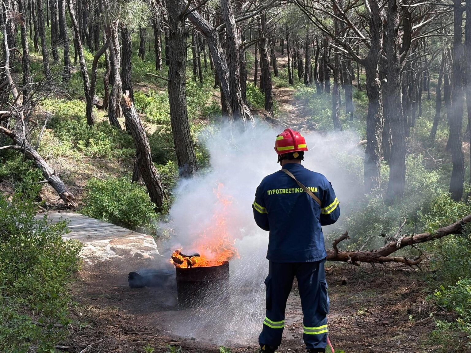 Χαλκίδα: Έβαλε φωτιά σε απορρίμματα και του επιβλήθηκε πρόστιμο 2.625 ευρώ