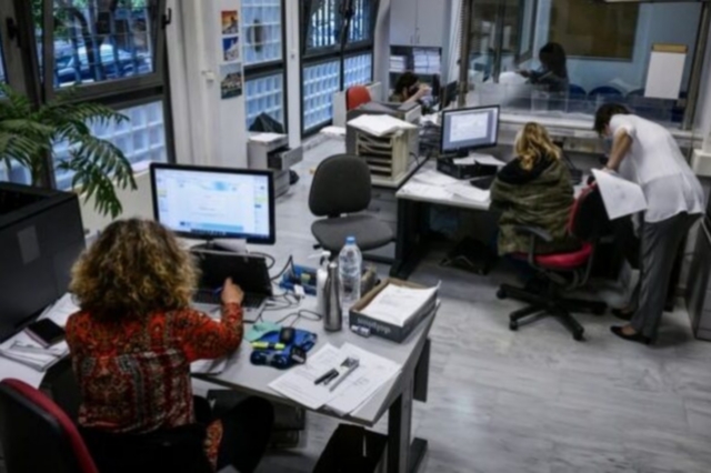 Καταγγελία-βόμβα στην ΕΑΔ: Αλγόριθμος «έκοψε» πάνω από 50.000 δημόσιους υπαλλήλους