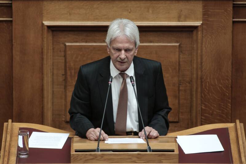 Βιλιάρδος: Στα 597,7 δισ. το εξωτερικό χρέος – Φόροι-ρεκόρ, αλλά η μεσαία τάξη βουλιάζει