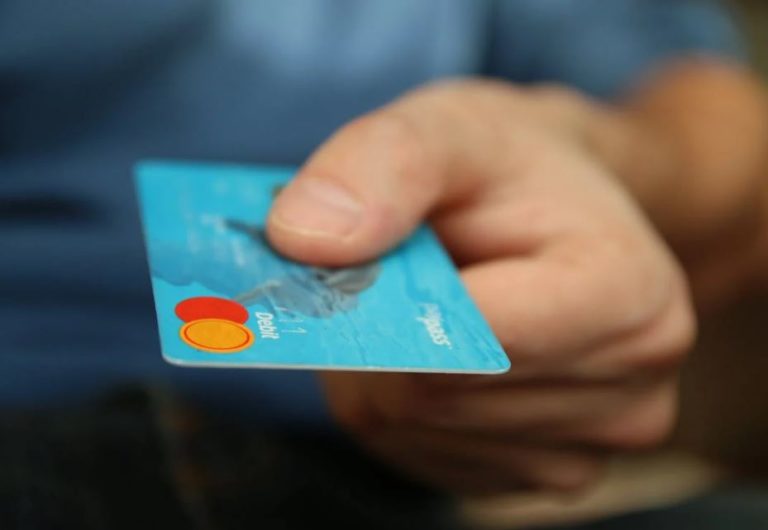 Χαλκίδα: Αγορές με κλεμμένη χρεωστική κάρτα – Έρευνες για τον δράστη