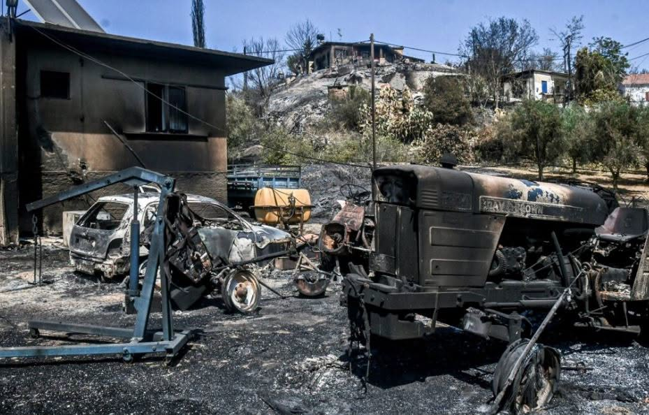 Στερεά Ελλάδα σε πύρινο κλοιό: 66.600 στρέμματα στάχτη – Ολονύχτια μάχη σε Βοιωτία και Φωκίδα, σε Red Code η Εύβοια