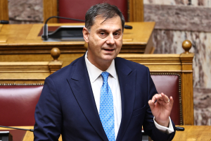 Θεοχάρης: Η ακρίβεια δεν αντιμετωπίζεται με ταμπέλες στους πολίτες
