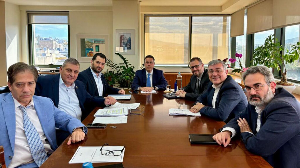 Σπανός–Κούκουζας άνοιξαν τον δρόμο στη Holcim: «Ναι» σε Μηλάκι και πρώην Τσιμέντα χωρίς καθαρές απαντήσεις