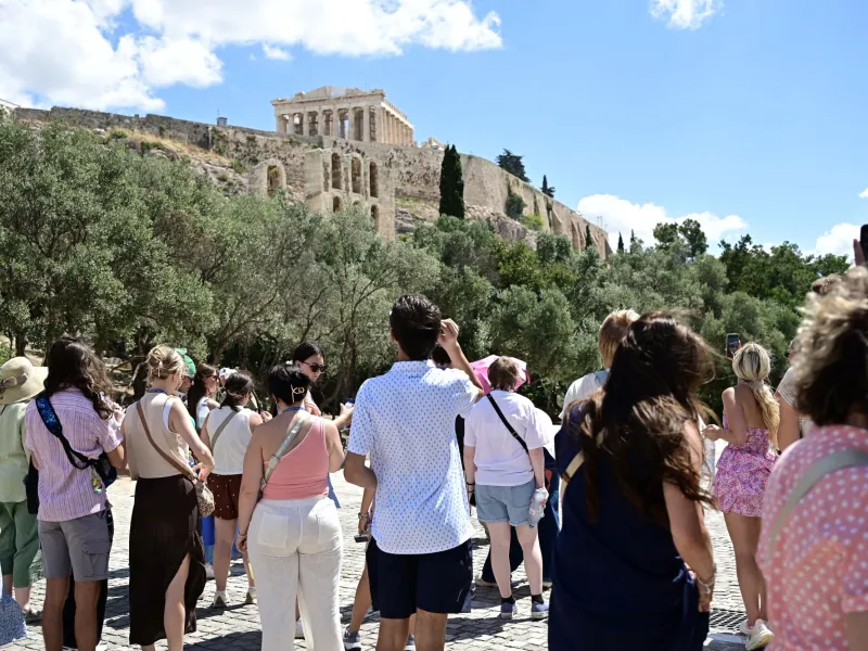 Τουρισμός έως τον Οκτώβριο – Ακρίβεια όλο τον χρόνο