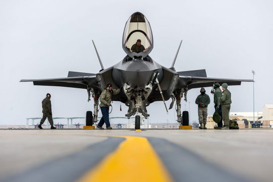 Μπάρακ: Χαμηλώνει τον πήχη για τα F-35, αφήνει ανοικτή λύση για τους S-400