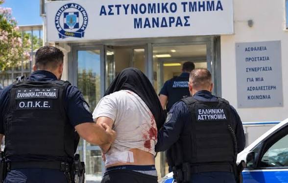 Μάνδρα: Εισέβαλε με μαχαίρι στο Αστυνομικό Τμήμα – Πυροβολήθηκε από αστυνομικό