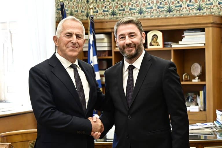 ΠΑΣΟΚ: Διεύρυνση με Αποστολάκη και επίθεση στην κυβέρνηση για ακρίβεια, χρέη και εθνικά θέματα