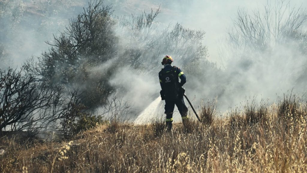 Ερέτρια: Δύο συλλήψεις και πρόστιμα για πυρκαγιές από αμέλεια