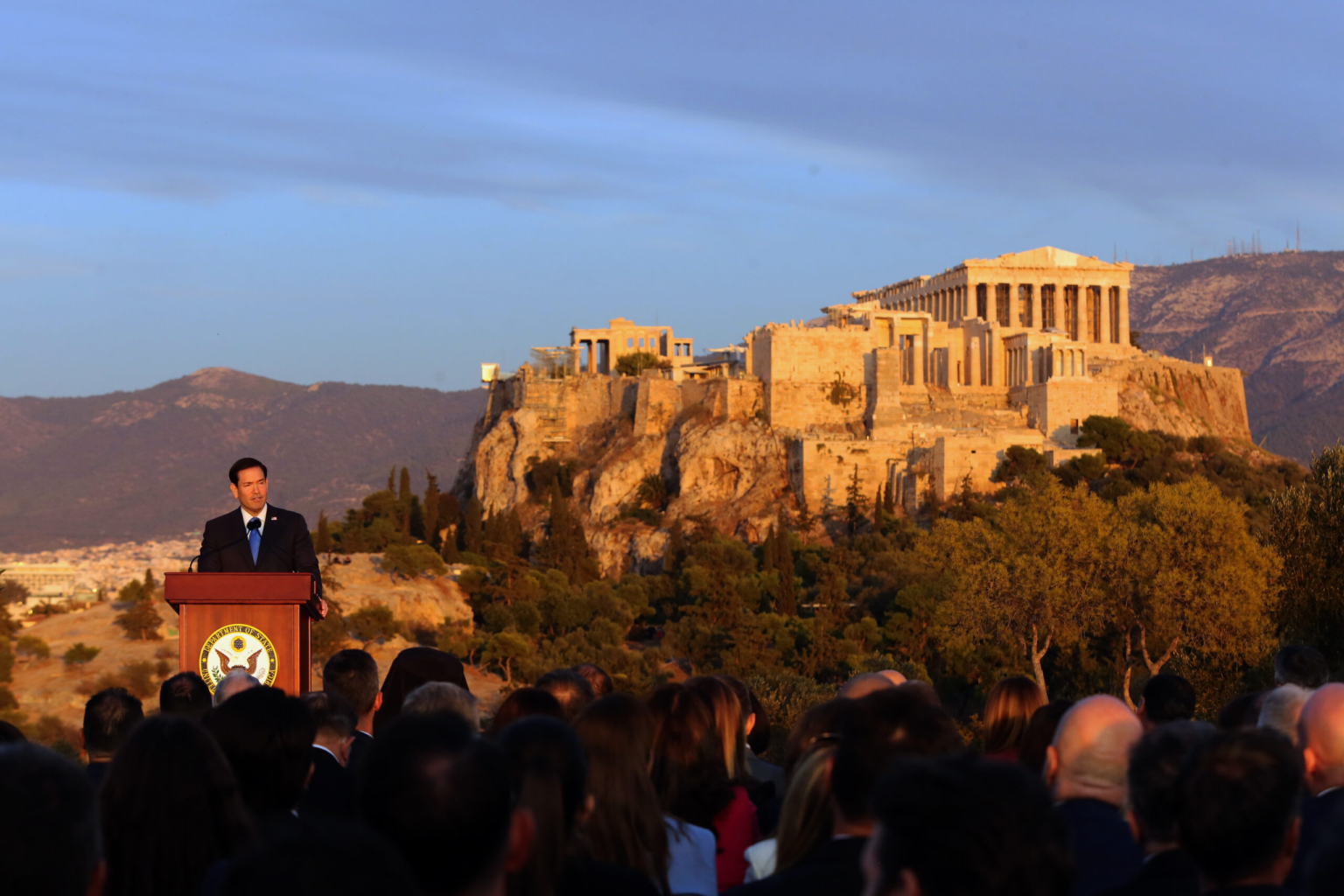 Ρούμπιο στην Πνύκα: Ωραία τα λόγια για τους προγόνους μας — τι κερδίζουν οι απόγονοι;
