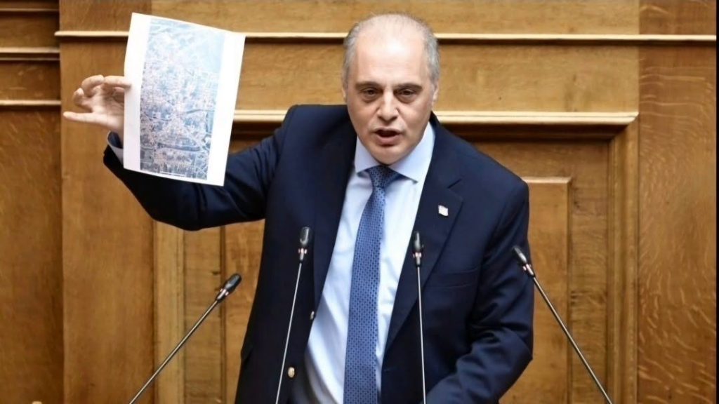 Επίθεση στην κυβέρνηση για τον σχεδιαζόμενο περιορισμό των μετρητών στις ταχυμεταφορές — Πληροφορίες για απόσυρση της επίμαχης διάταξης.