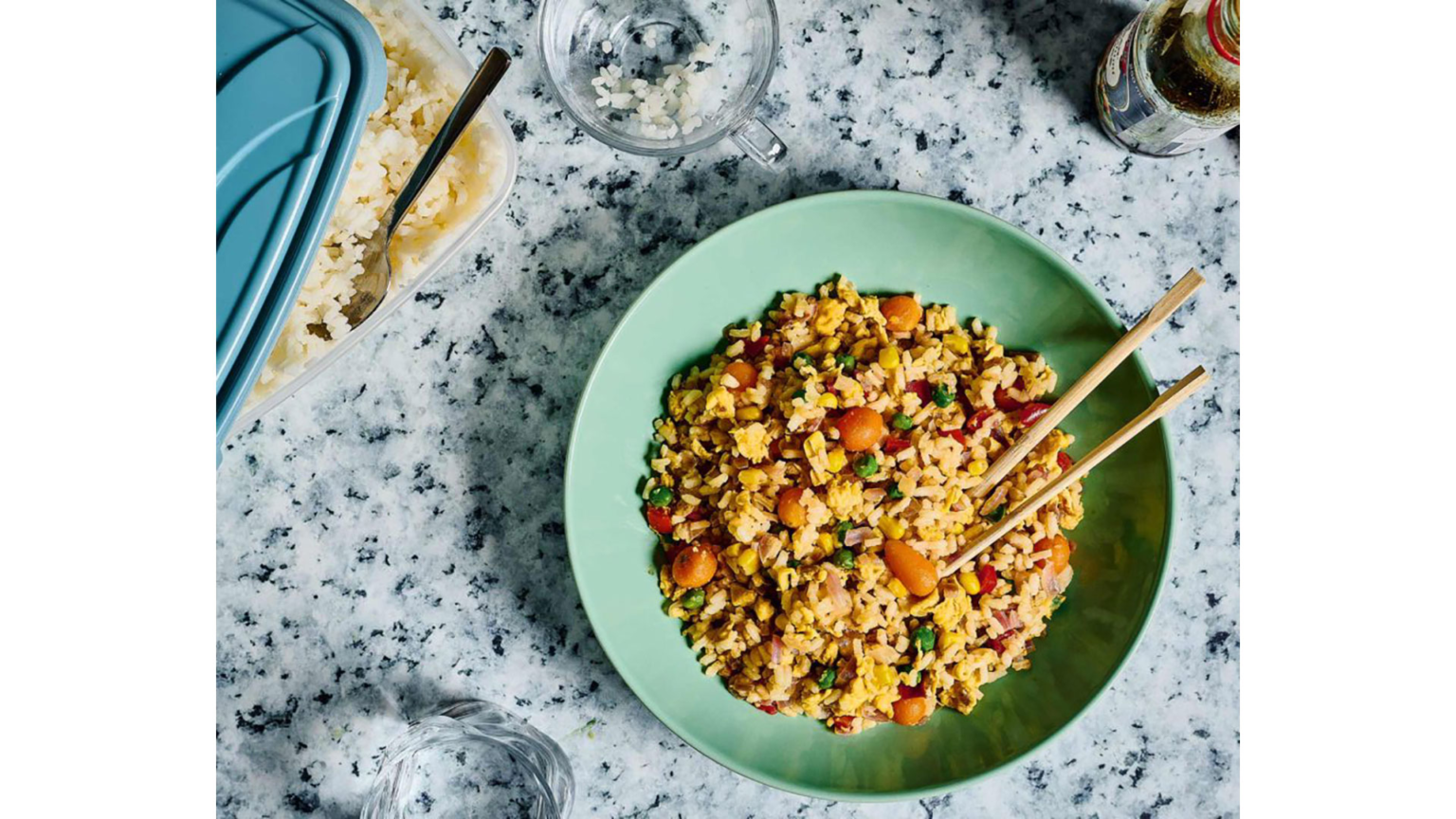 Comfort fried rice ή, αλλιώς, το ρύζι που περίσσεψε με αυγά και λαχανικά