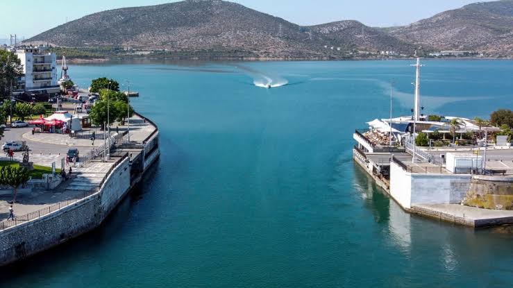 Εύριπος: Χωρίς άνοιγμα για τα πλοία η γέφυρα την 28η Οκτωβρίου
