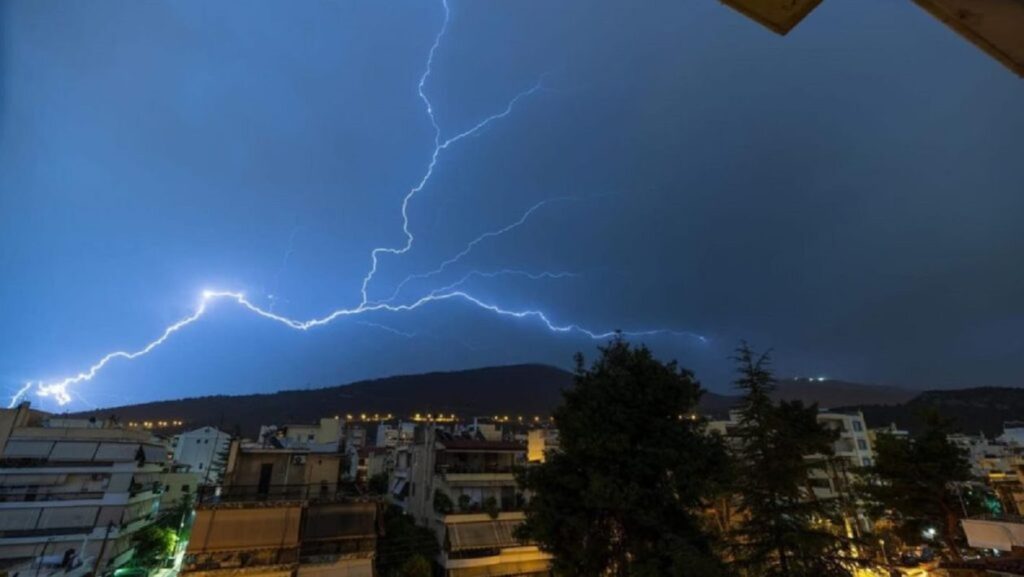 Εύβοια: Καταιγίδες από το βράδυ της Τρίτης – Νέα κακοκαιρία με πτώση θερμοκρασίας και θυελλώδεις ανέμους