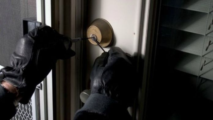 Καρπενήσι: Διάρρηξη σε μίνι μάρκετ με ζημιά δεκάδων χιλιάδων ευρώ